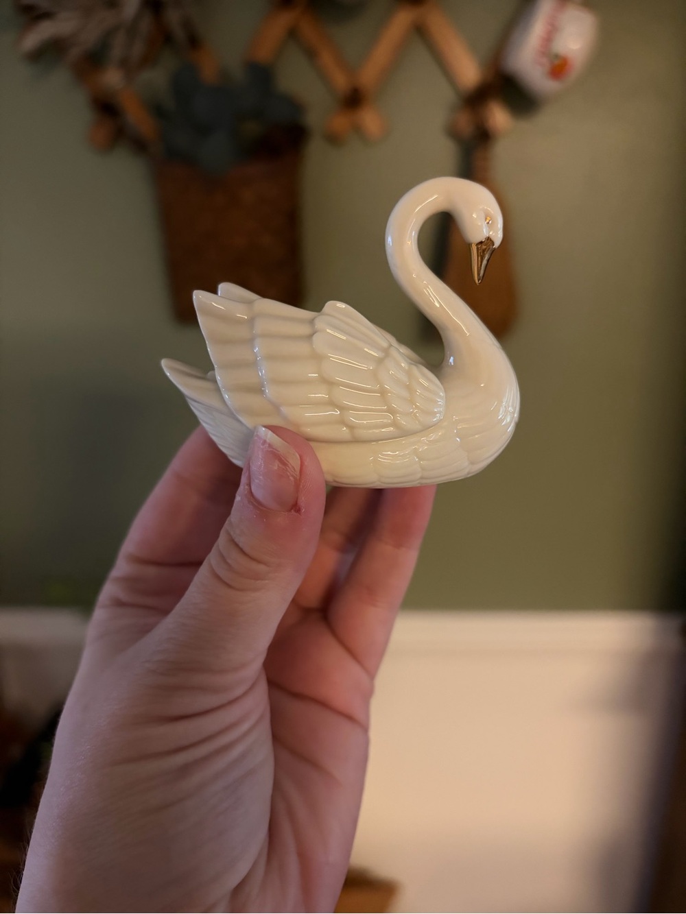 Lenox Swan Figurine with Gold Beak and Lenox Green Stamp Sawn! 🦢